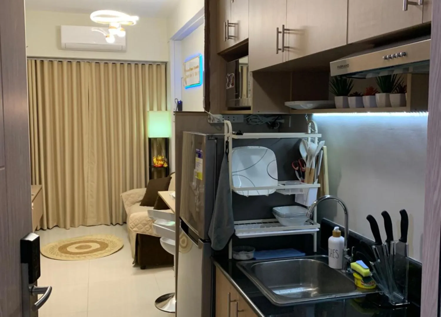 Aparthotel Peacetime Condo Field Residences Bldg 6 U1006B Manila