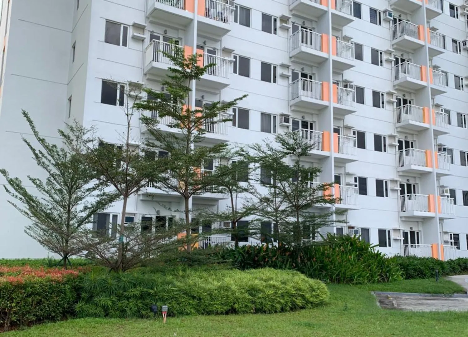 Aparthotel Peacetime Condo Field Residences Bldg 6 U1006B Manila