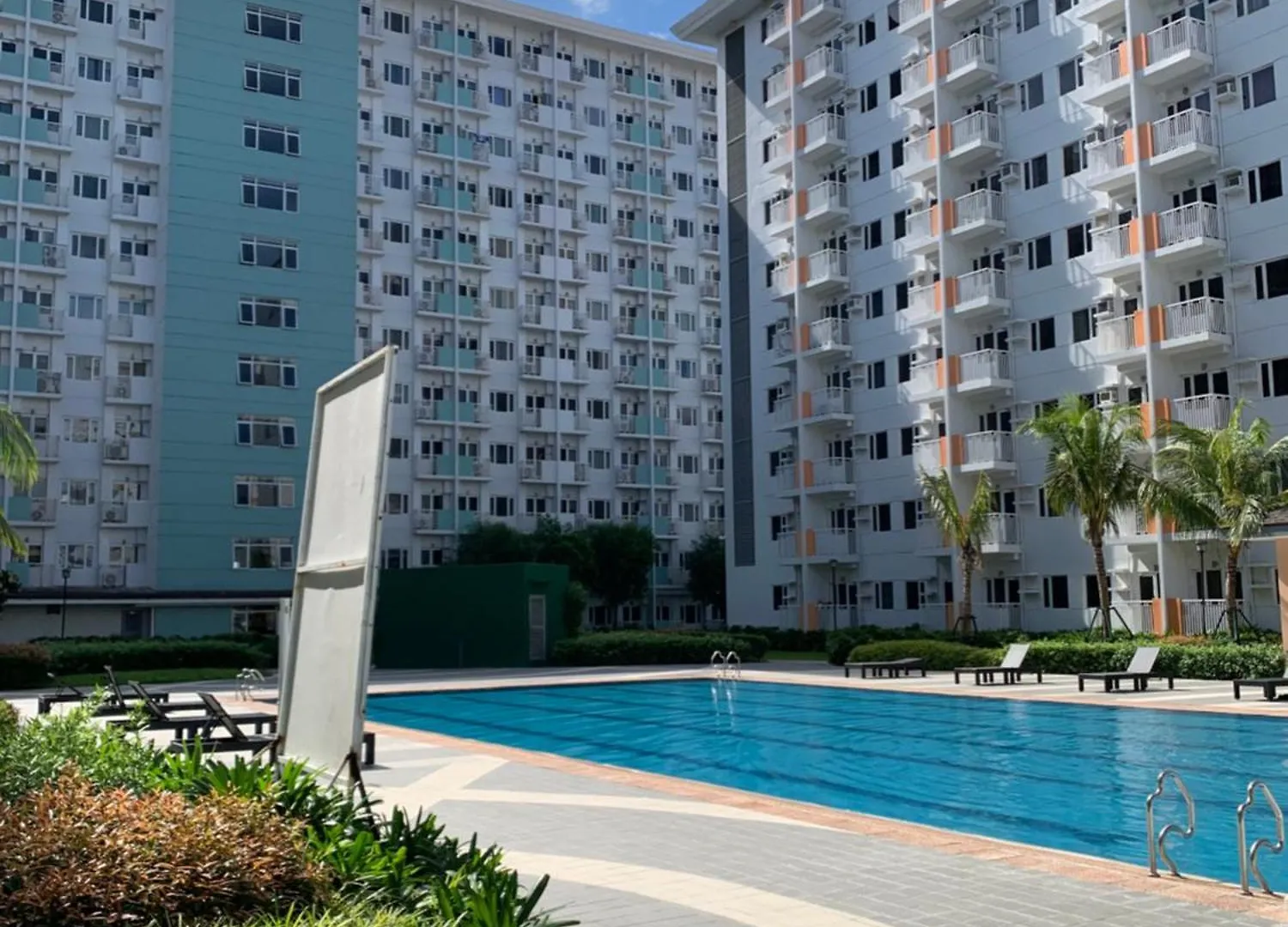 Aparthotel Peacetime Condo Field Residences Bldg 6 U1006B Manila Philippines