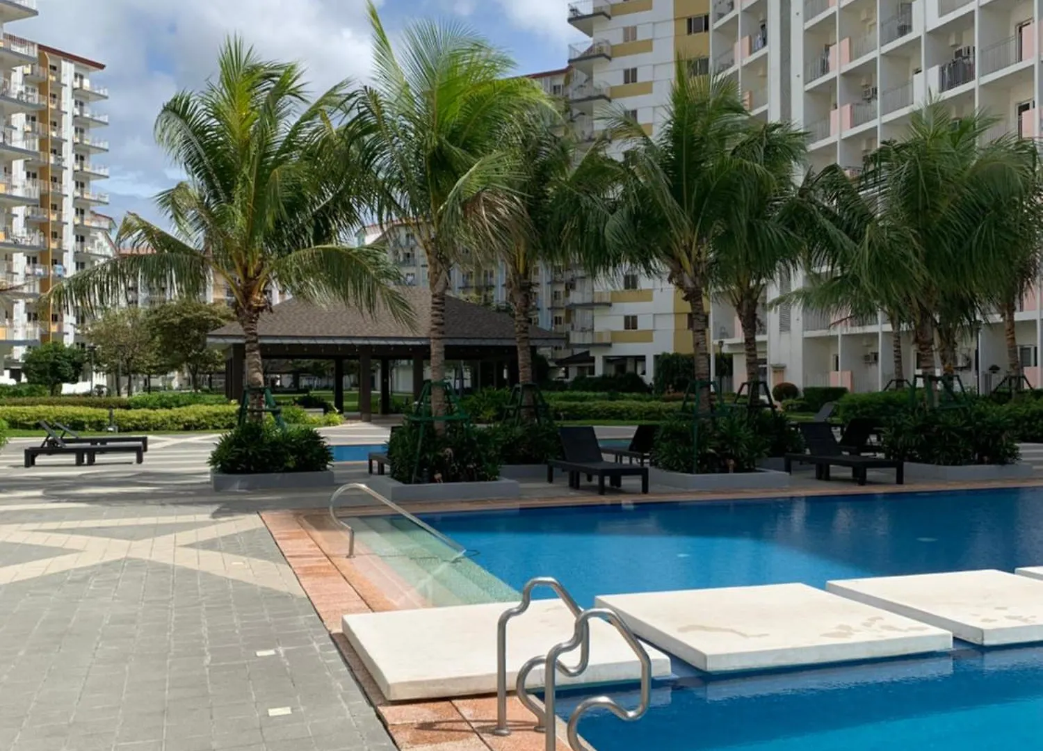 Aparthotel Peacetime Condo Field Residences Bldg 6 U1006B Manila
