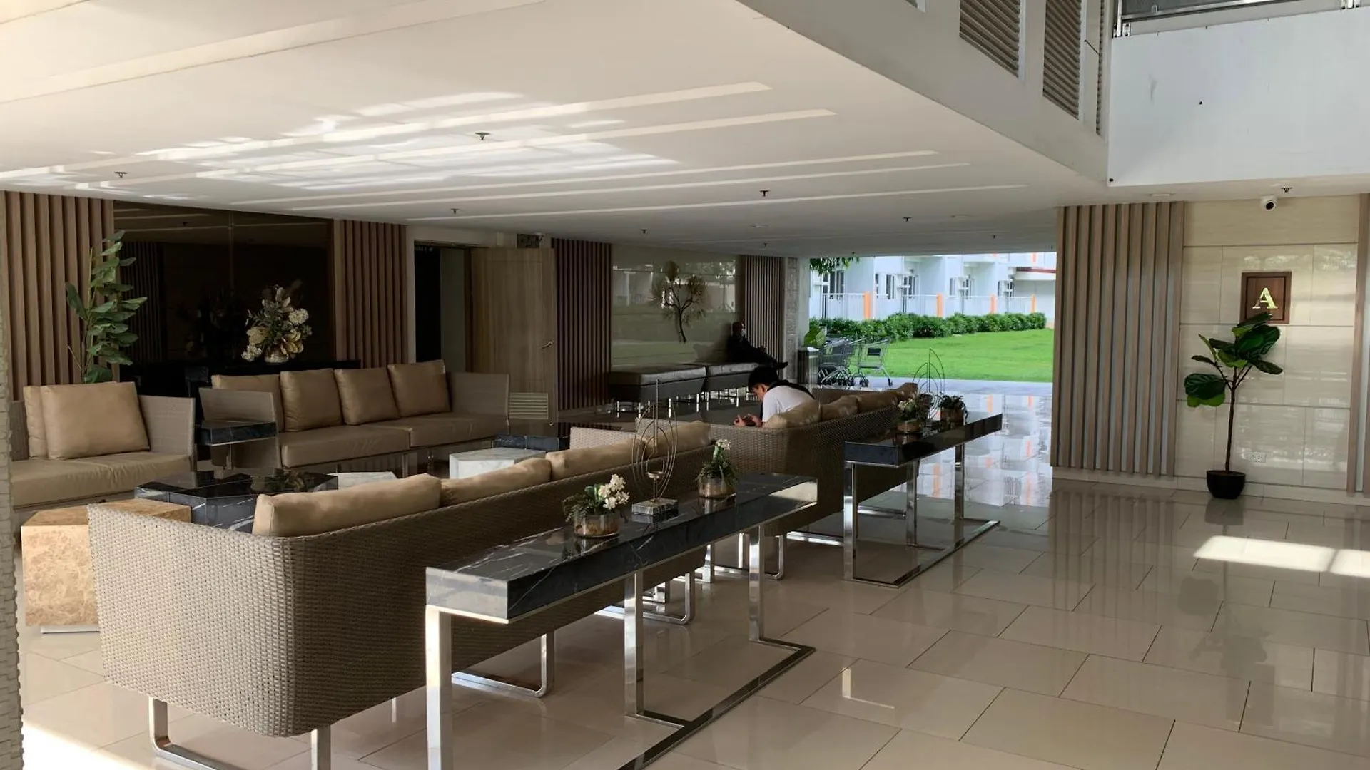 Aparthotel Peacetime Condo Field Residences Bldg 6 U1006B Manila