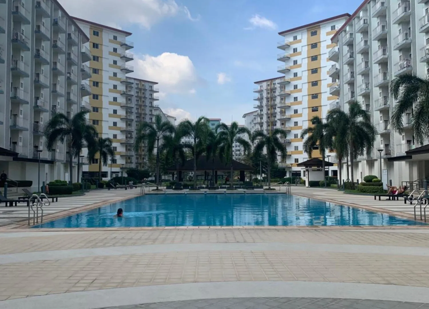 Aparthotel Peacetime Condo Field Residences Bldg 6 U1006B Manila