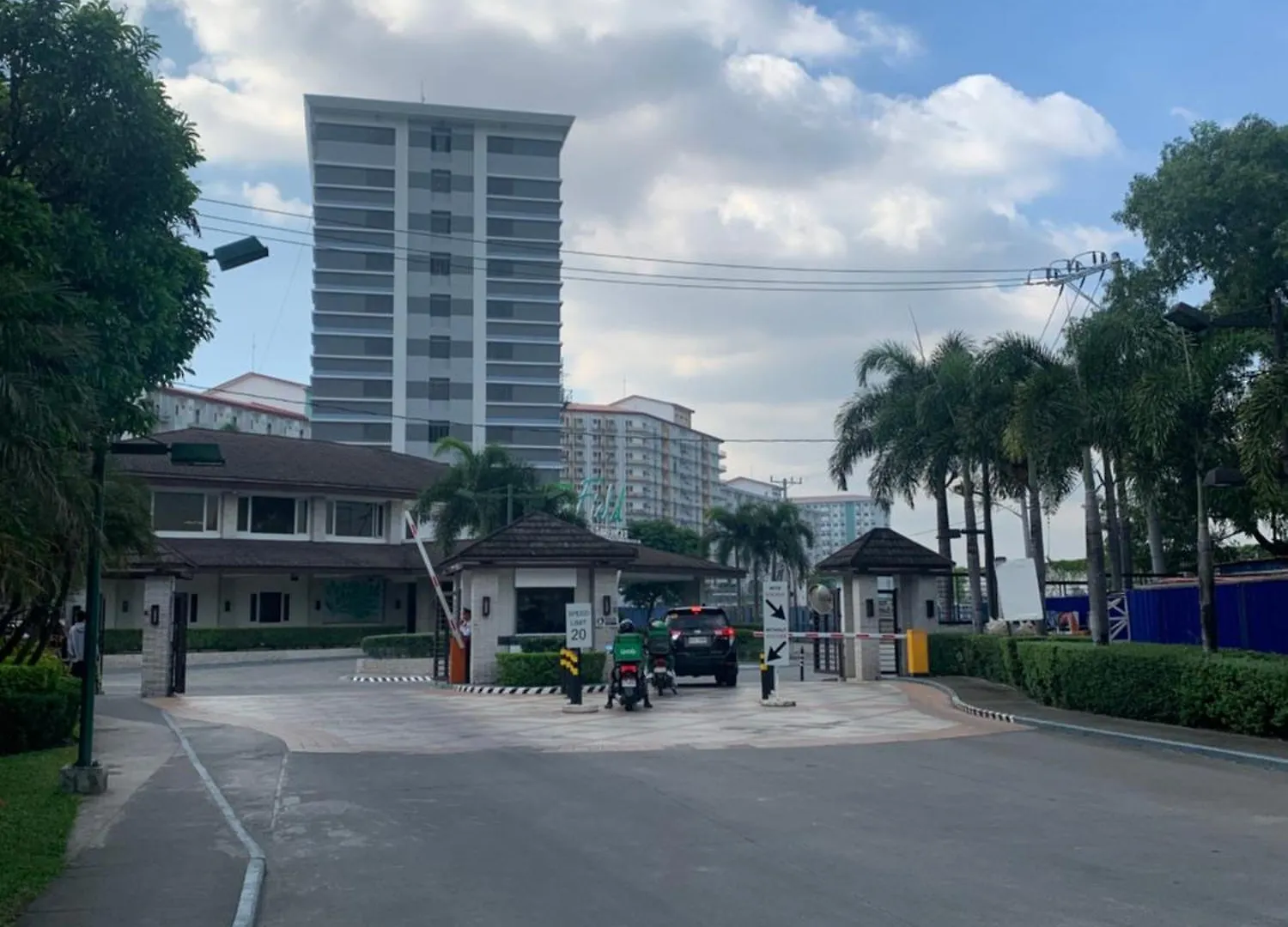 Aparthotel Peacetime Condo Field Residences Bldg 6 U1006B Manila