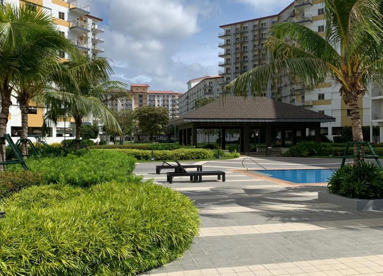 Aparthotel Peacetime Condo Field Residences Bldg 6 U1006B Manila