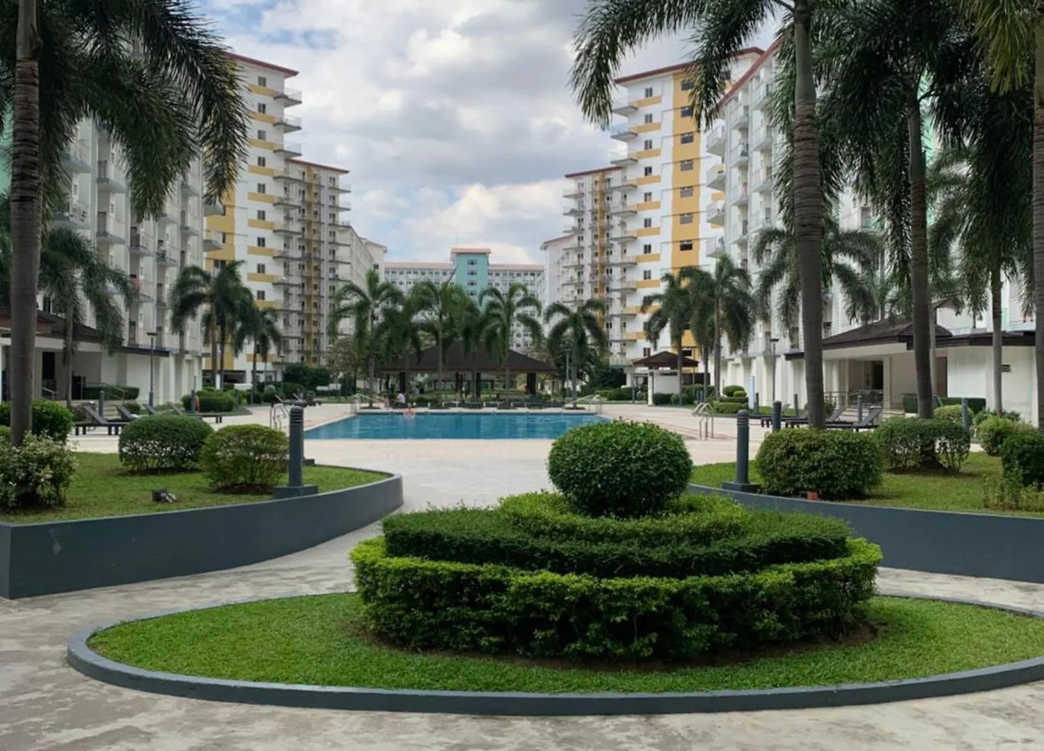 Aparthotel Peacetime Condo Field Residences Bldg 6 U1006B Manila Philippines